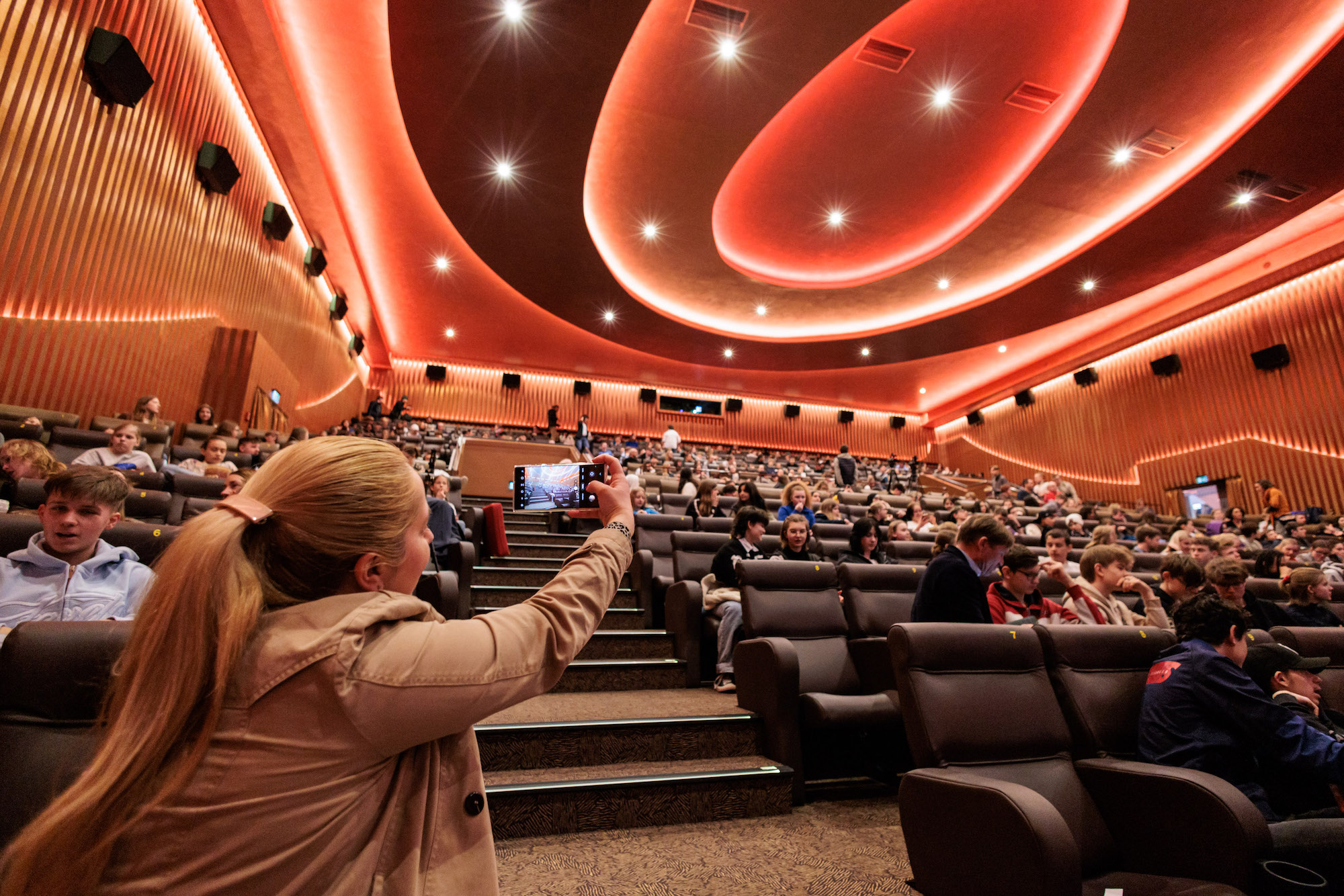 Filmparty: Fast 500 Schüler*innen feiern ihre Preise im Astor Kino Hannover